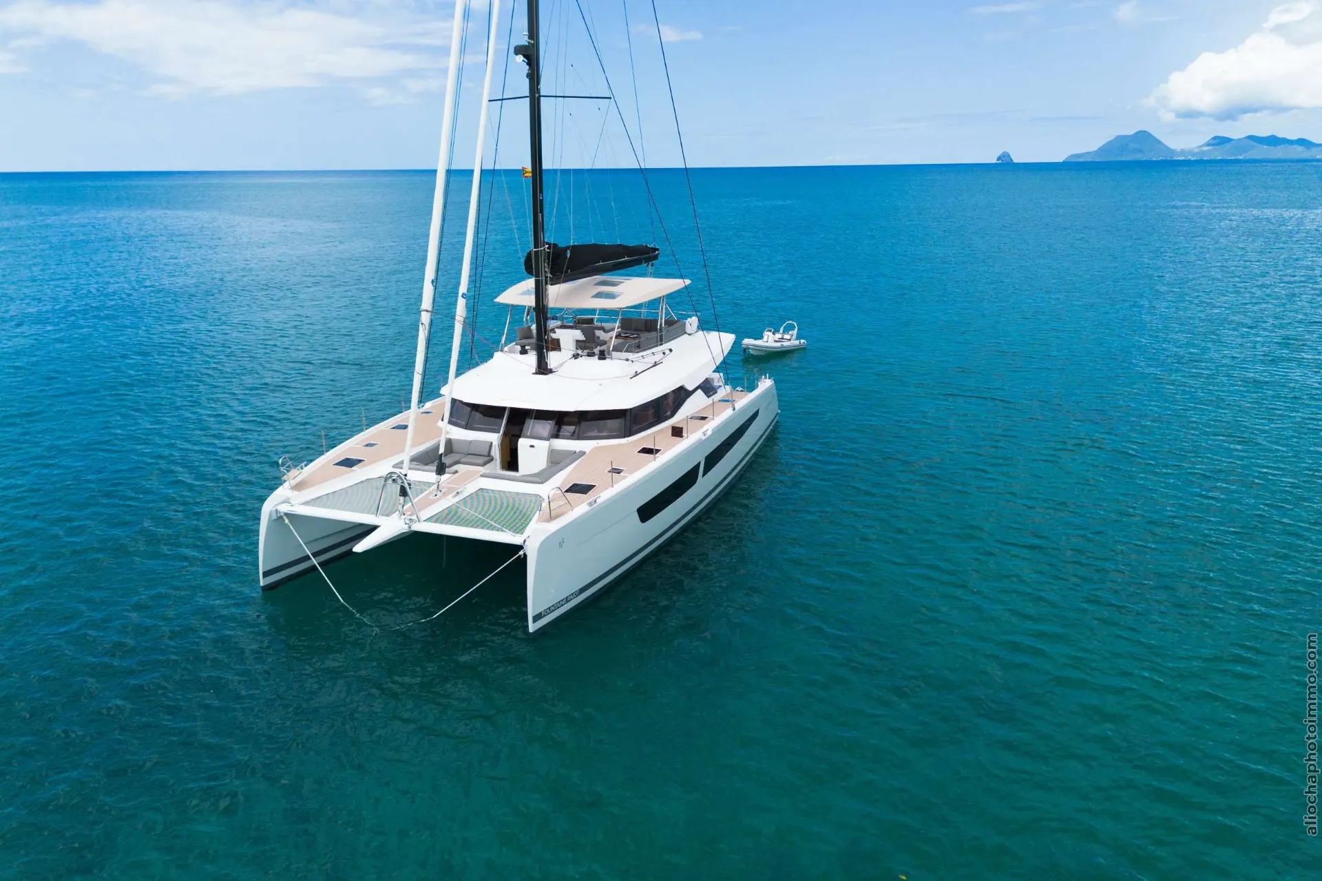 Fountaine Pajot Samana 59 OKINAWA – At anchor