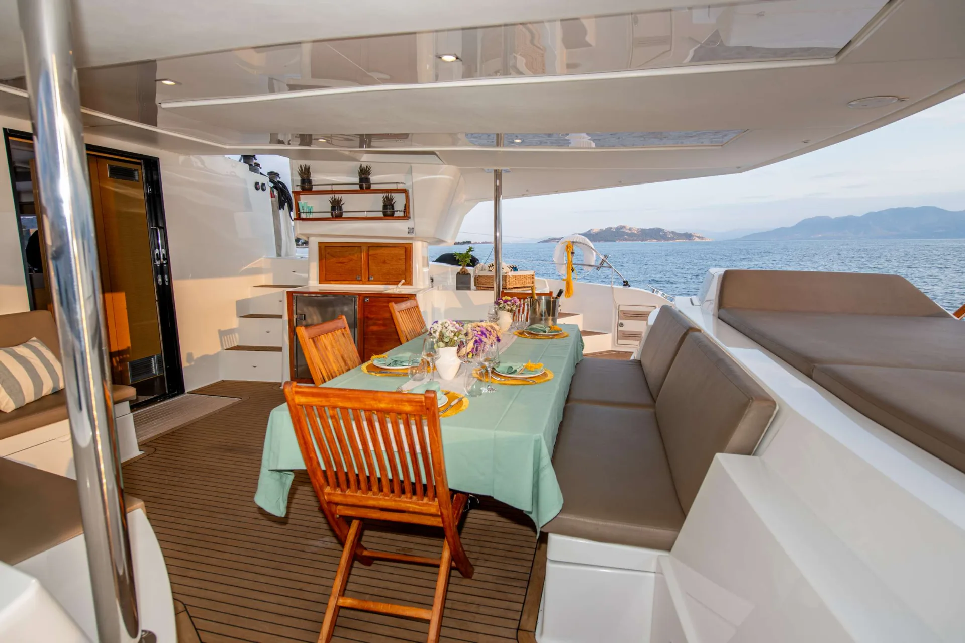 Sanya 57 HIGHJINKS – Aft deck dining area