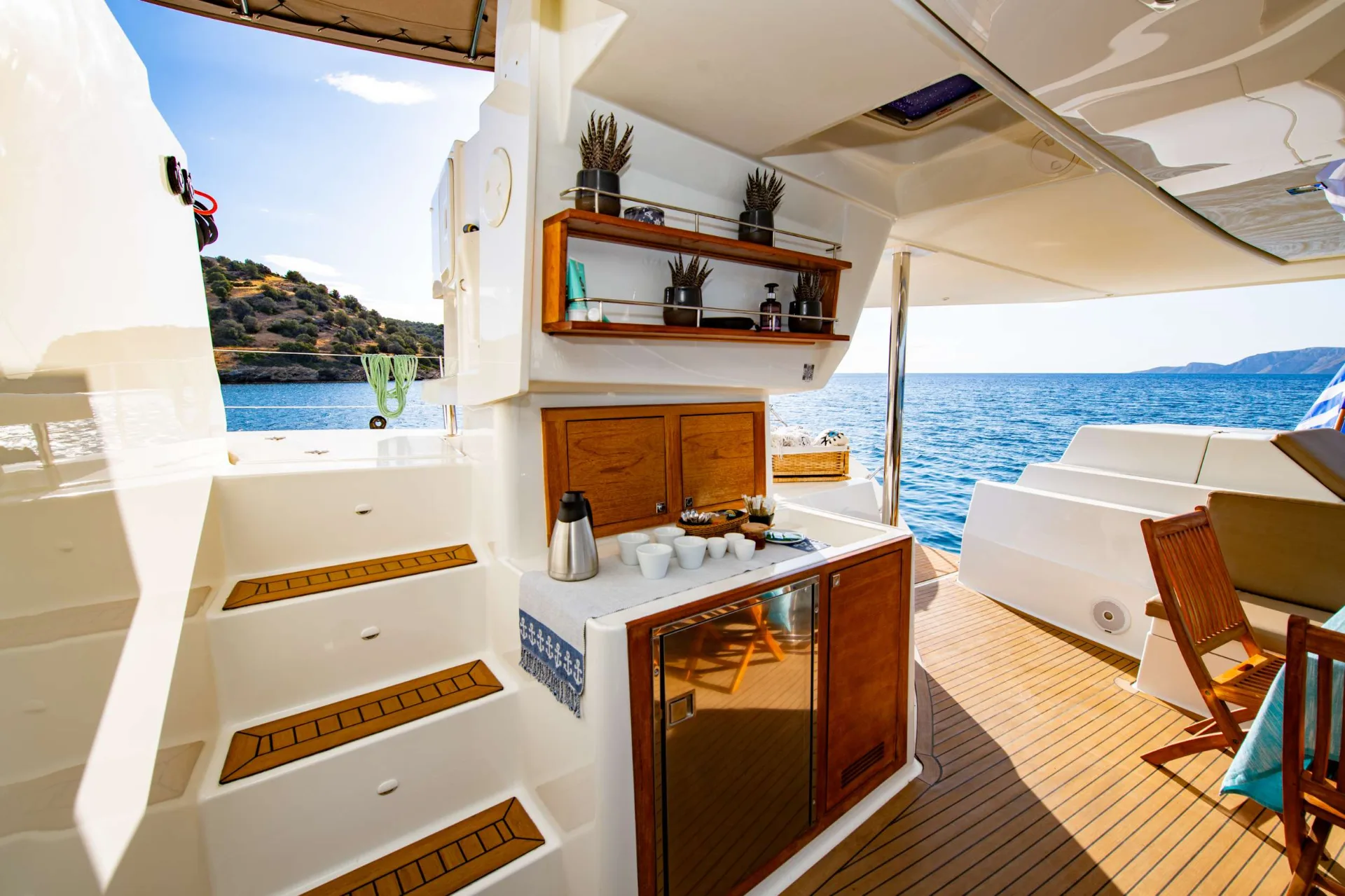 Sanya 57 HIGHJINKS – Aft deck wet bar and fridge