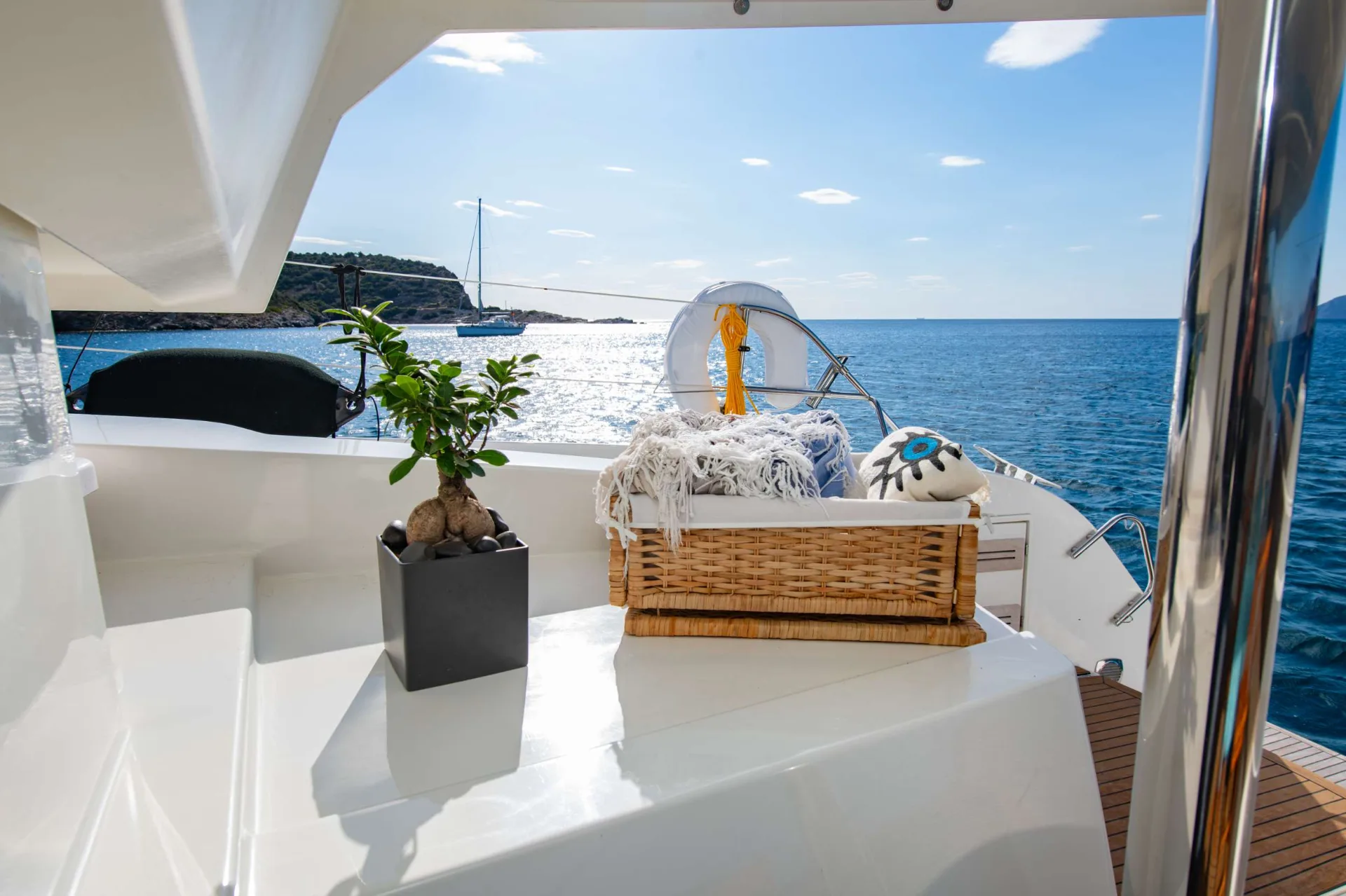 Sanya 57 HIGHJINKS – Aft deck welcome table