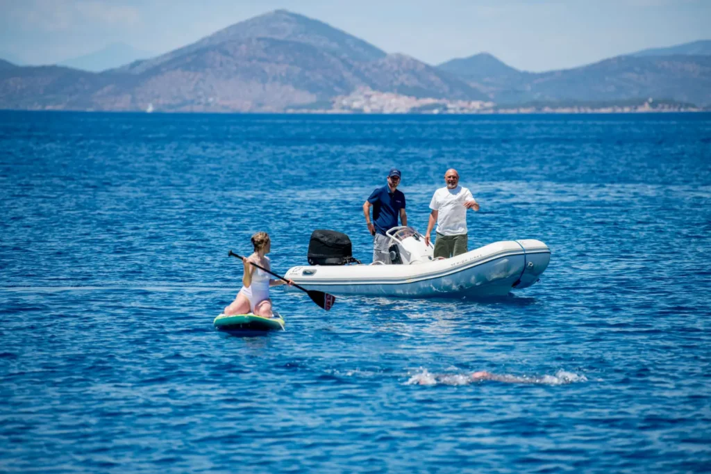 Sanya 57 HIGHJINKS – Tender and paddleboard
