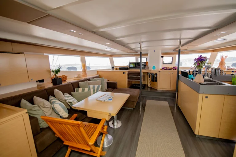 Sanya 57 HIGHJINKS – Main saloon