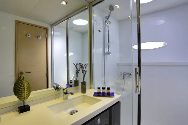 Sanya 57 HIGHJINKS – Owner's cabin bathroom