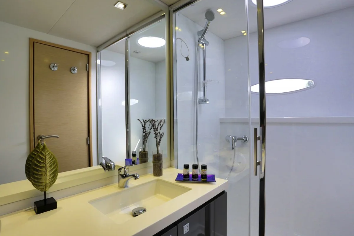 Sanya 57 HIGHJINKS – Owner's cabin bathroom