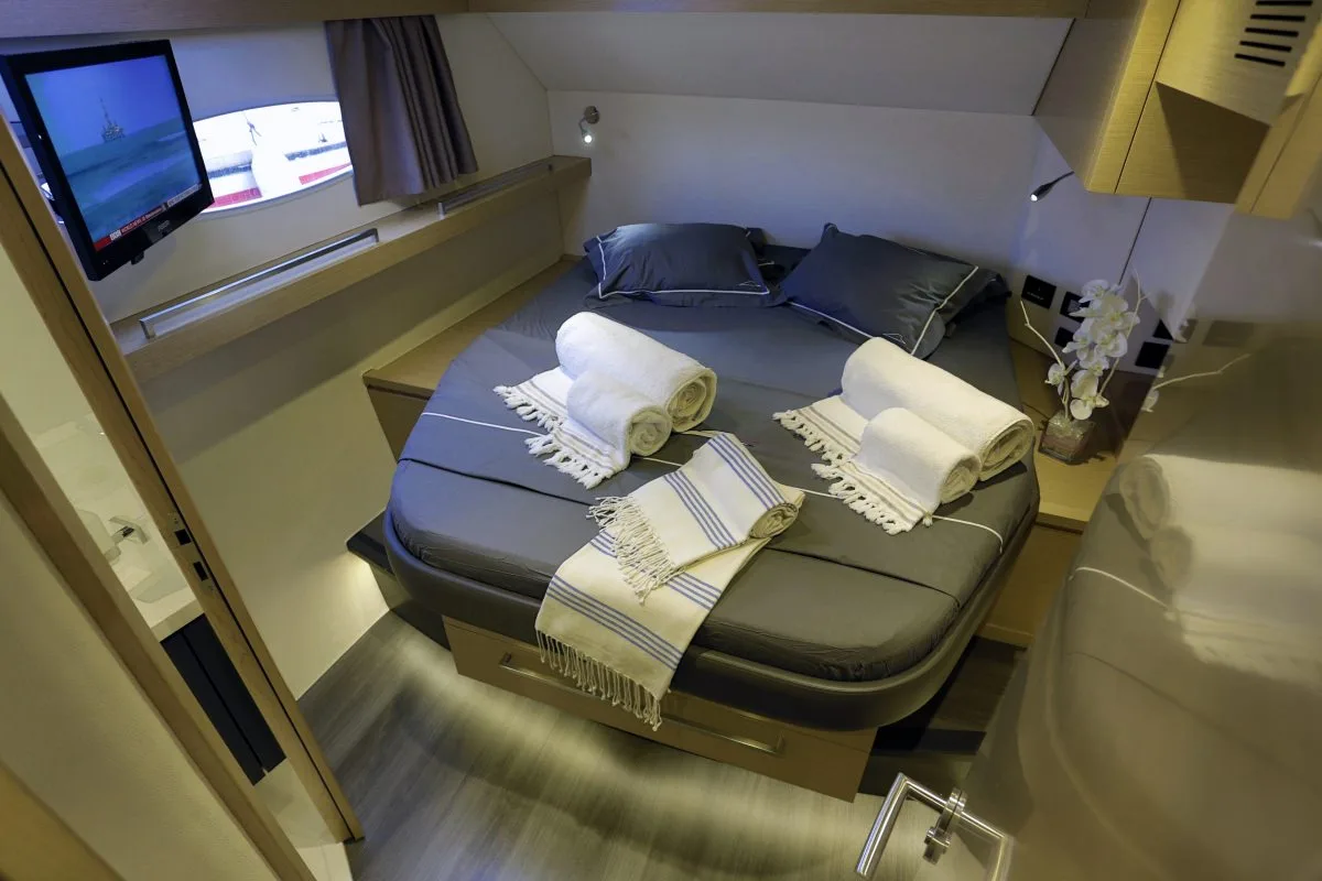 Sanya 57 HIGHJINKS – Queen guest cabin