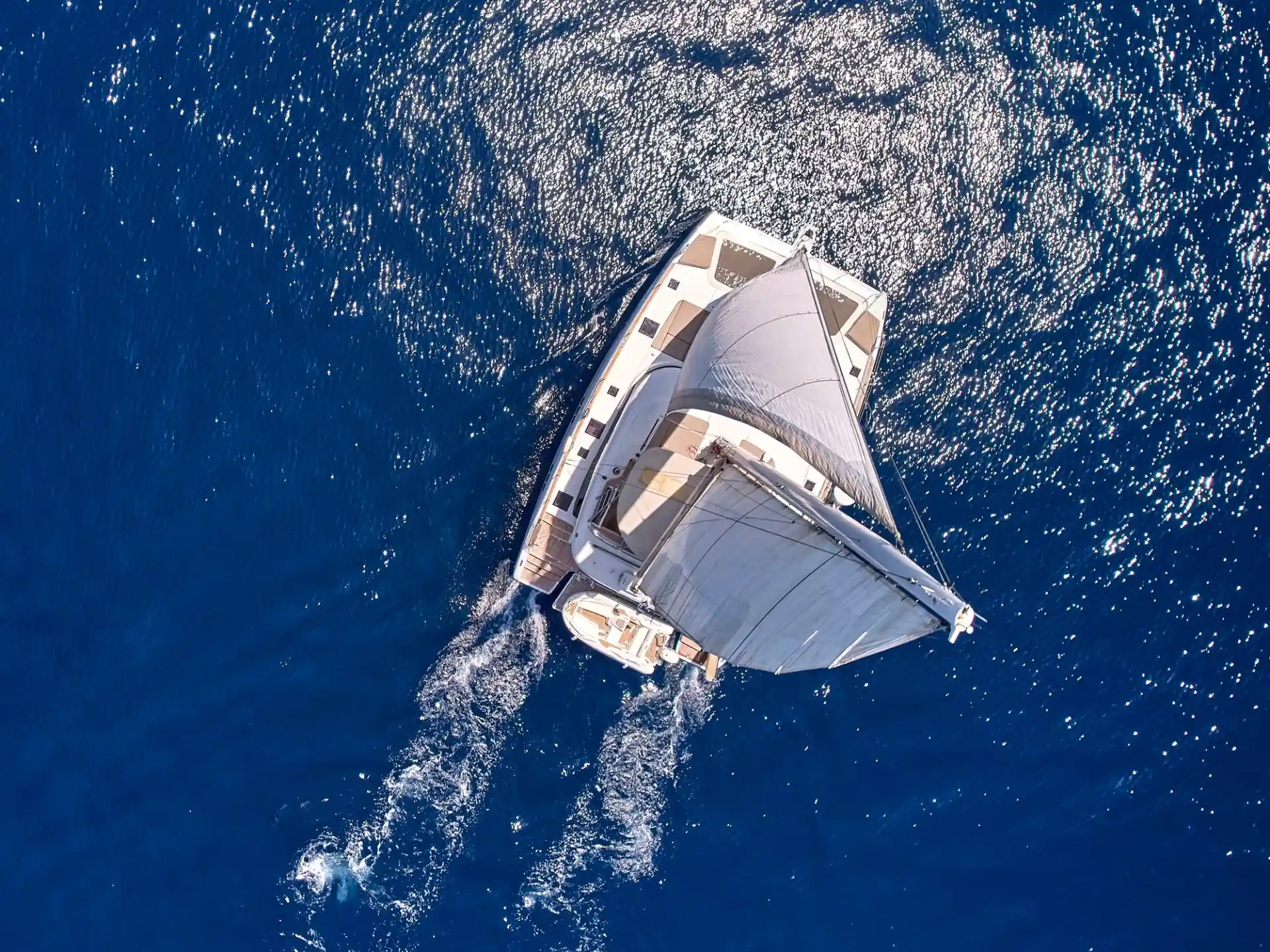 Sunreef 50 ADARA – Aerial view under sail