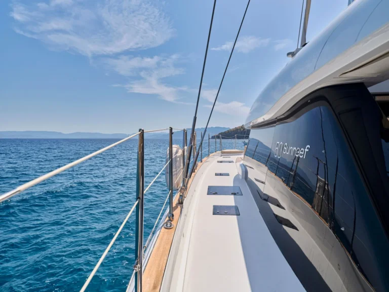 Sunreef 50 ADARA – Side deck