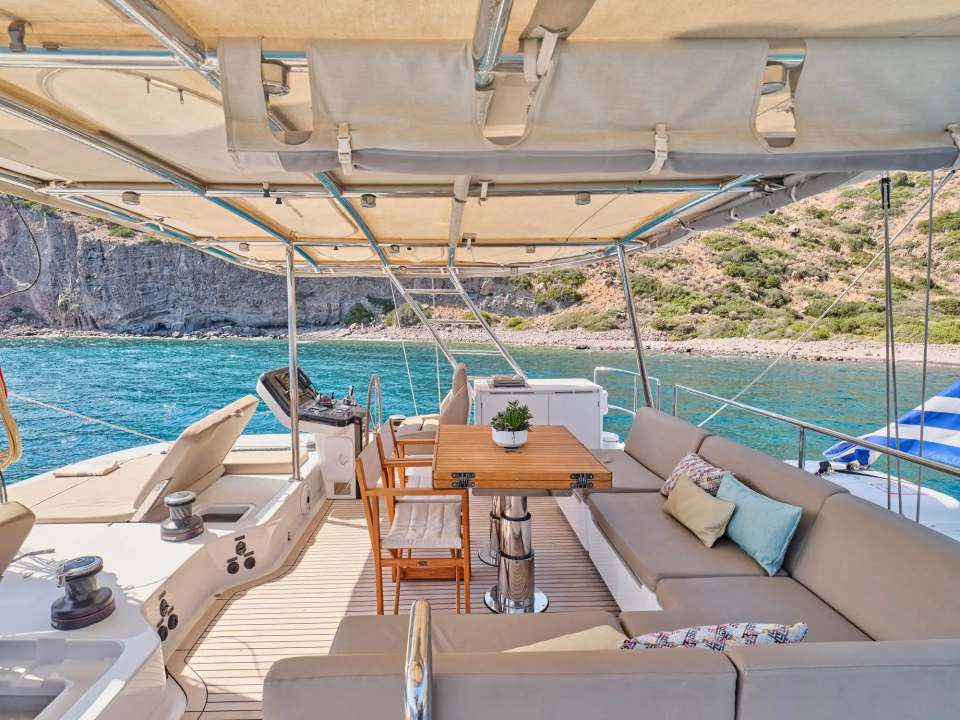 Sunreef 50 ADARA – Flybridge lounge