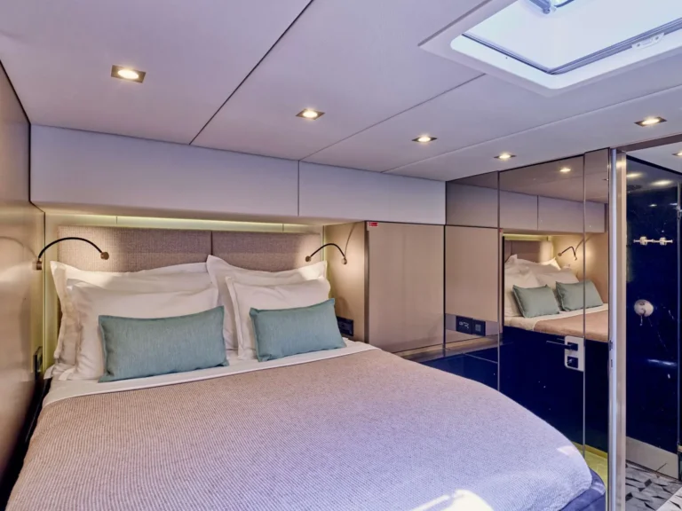 Sunreef 50 ADARA – Queen cabin