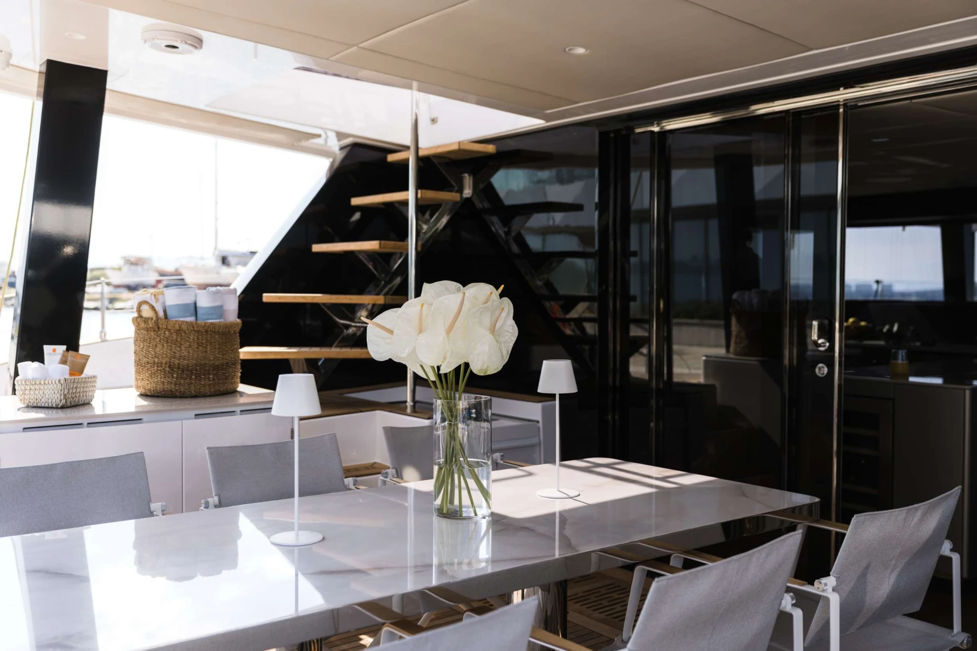 Sunreef 50 SWEET DREAMS – saloon and galley