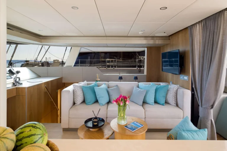 Sunreef 50 ZARA – Main saloon lounge