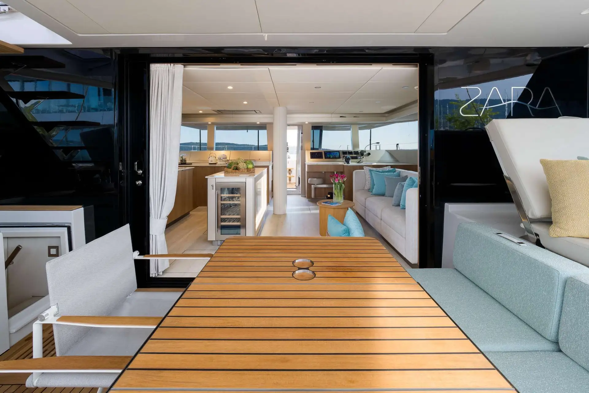 Sunreef 50 ZARA – Aft cockpit and saloon