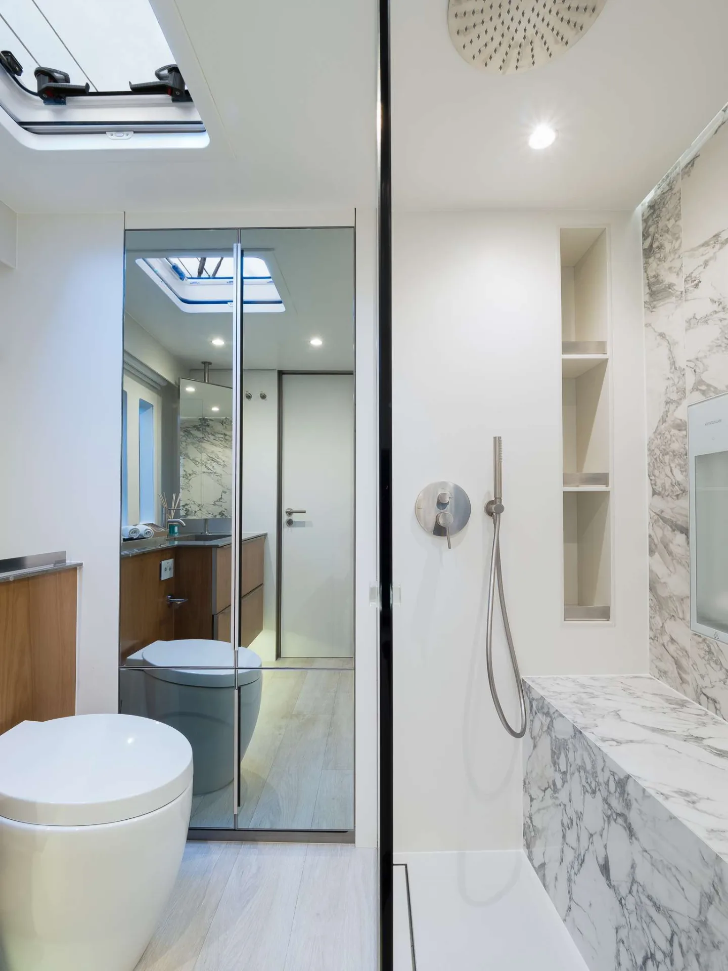 Sunreef 50 ZARA – Guest bathroom and shower