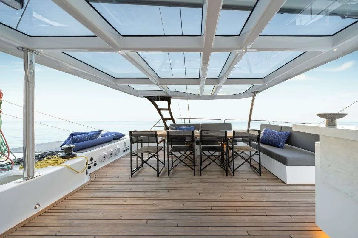 Sunreef 60 ADARA NEXT – Flybridge dining area