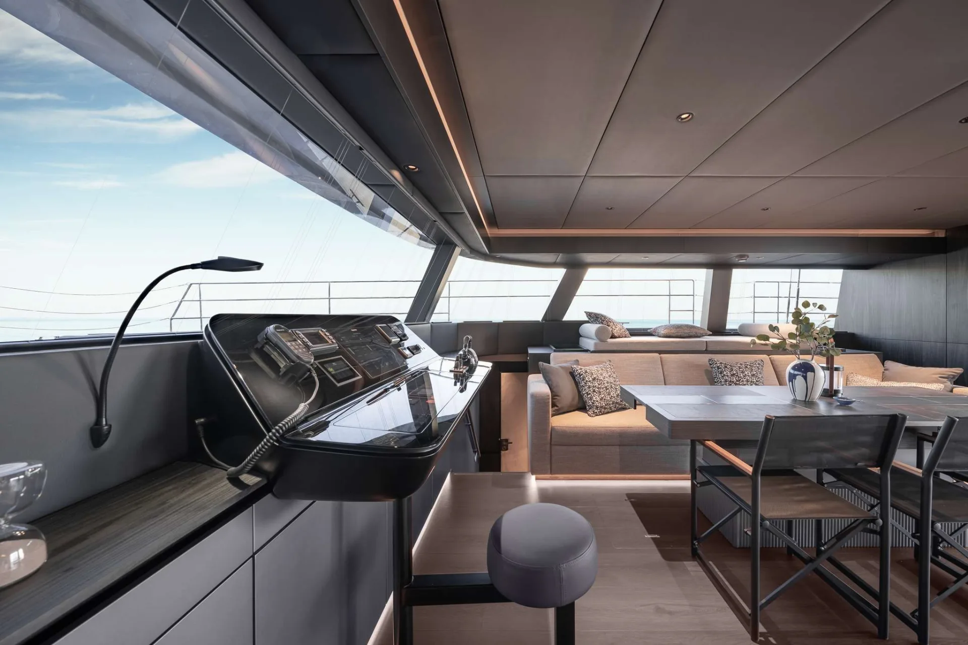 Sunreef 60 ADARA NEXT – Saloon helm station