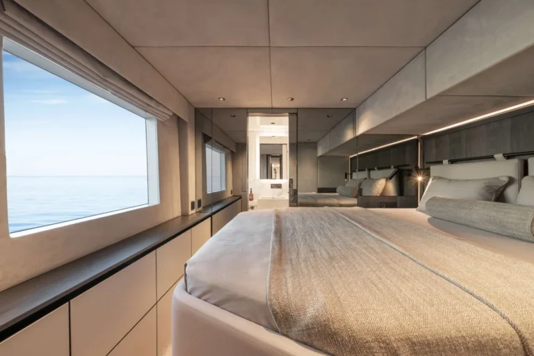 Sunreef 60 ADARA NEXT – Queen guest cabin