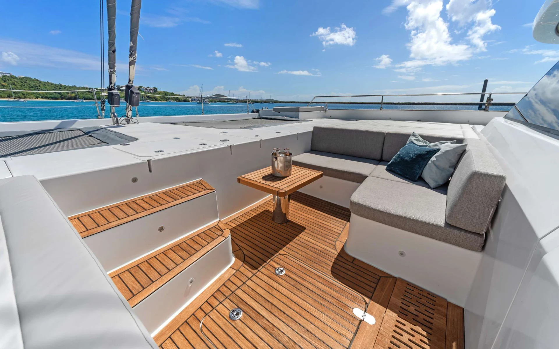 Sunreef 60 GYRFALCON – Bow terrace