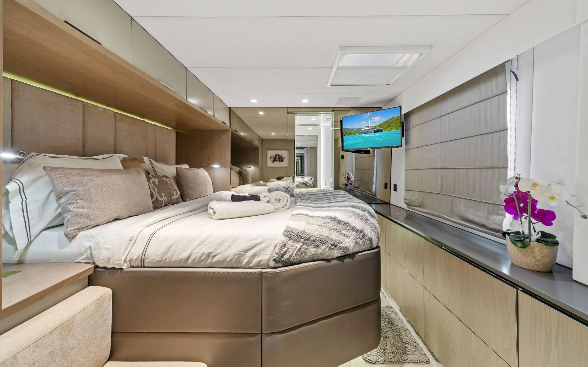 Sunreef 60 GYRFALCON – Master cabin