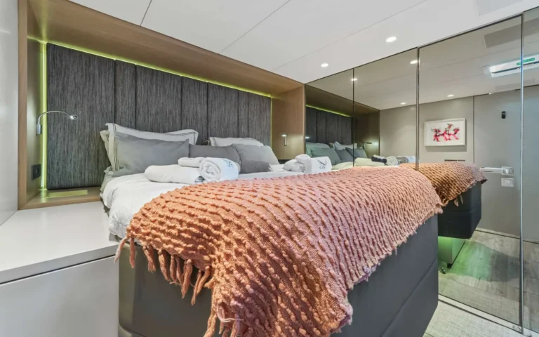 Sunreef 60 GYRFALCON – Guest cabin
