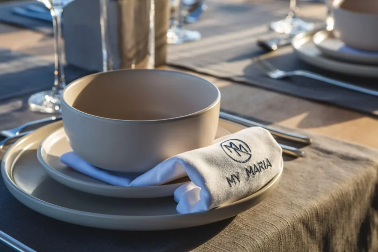 Sunreef 60 MYMARIA – Table setting