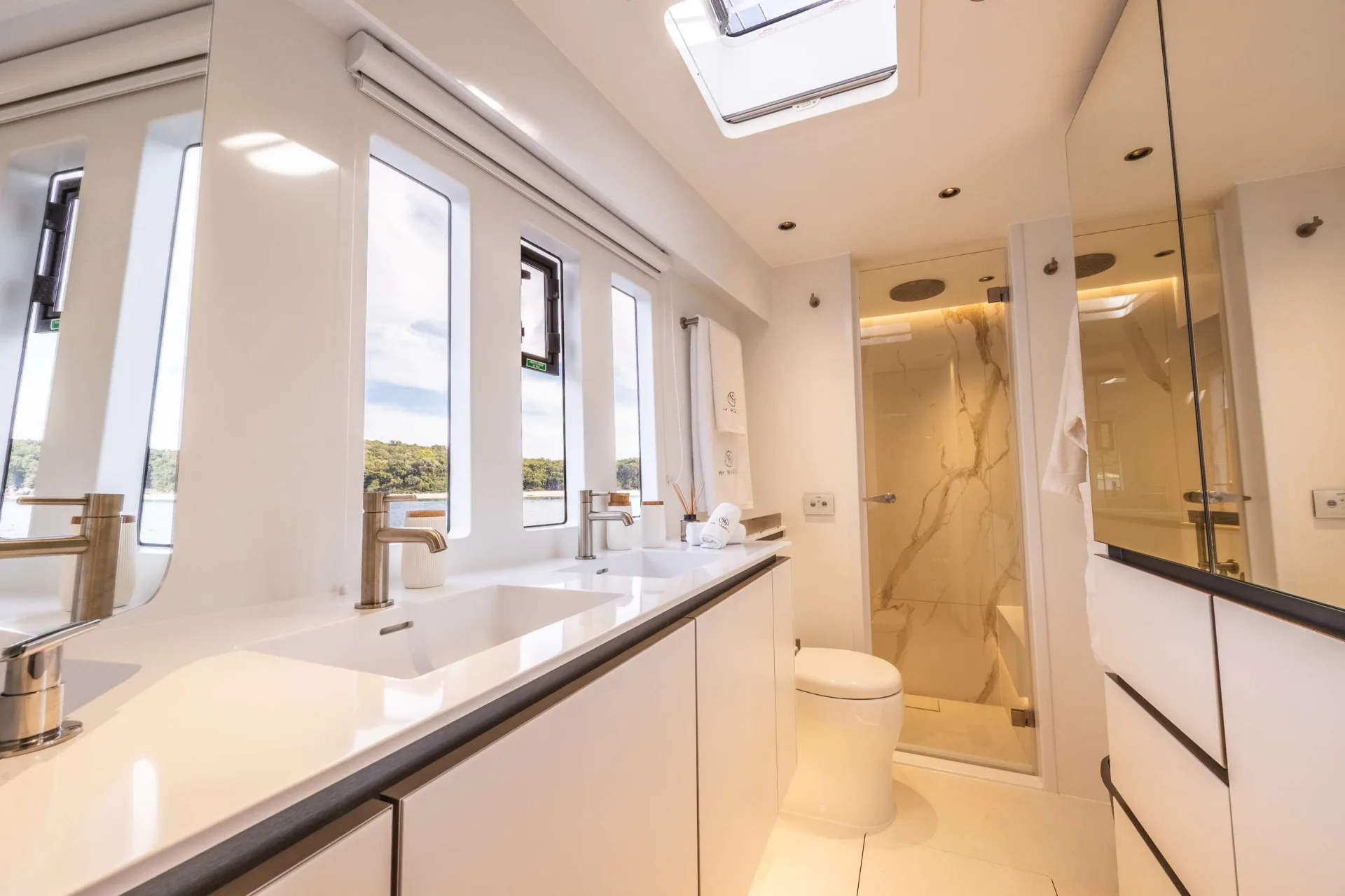 Sunreef 60 MYMARIA – Master bathroom