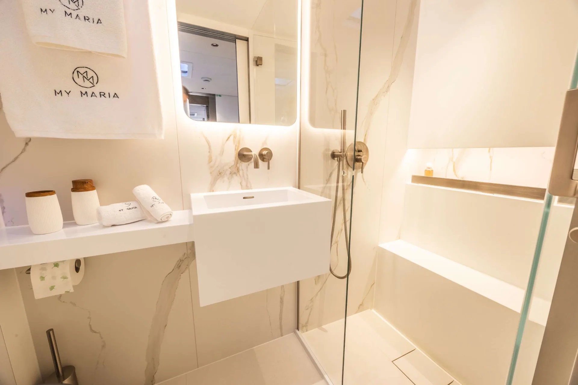 Sunreef 60 MYMARIA – Guest bathroom