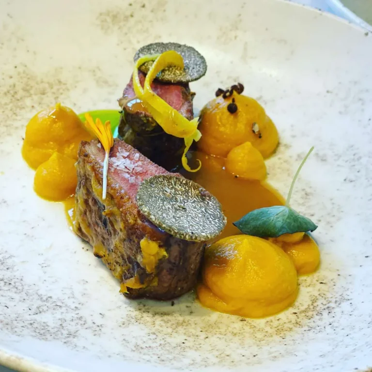 Sunreef 60 MYMARIA – Seared beef with pumpkin purée