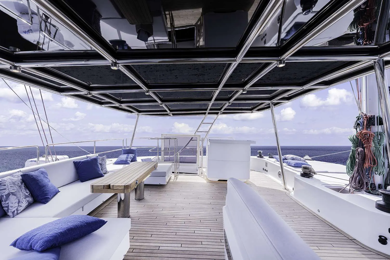 Sunreef 60 OYA – flybridge seating