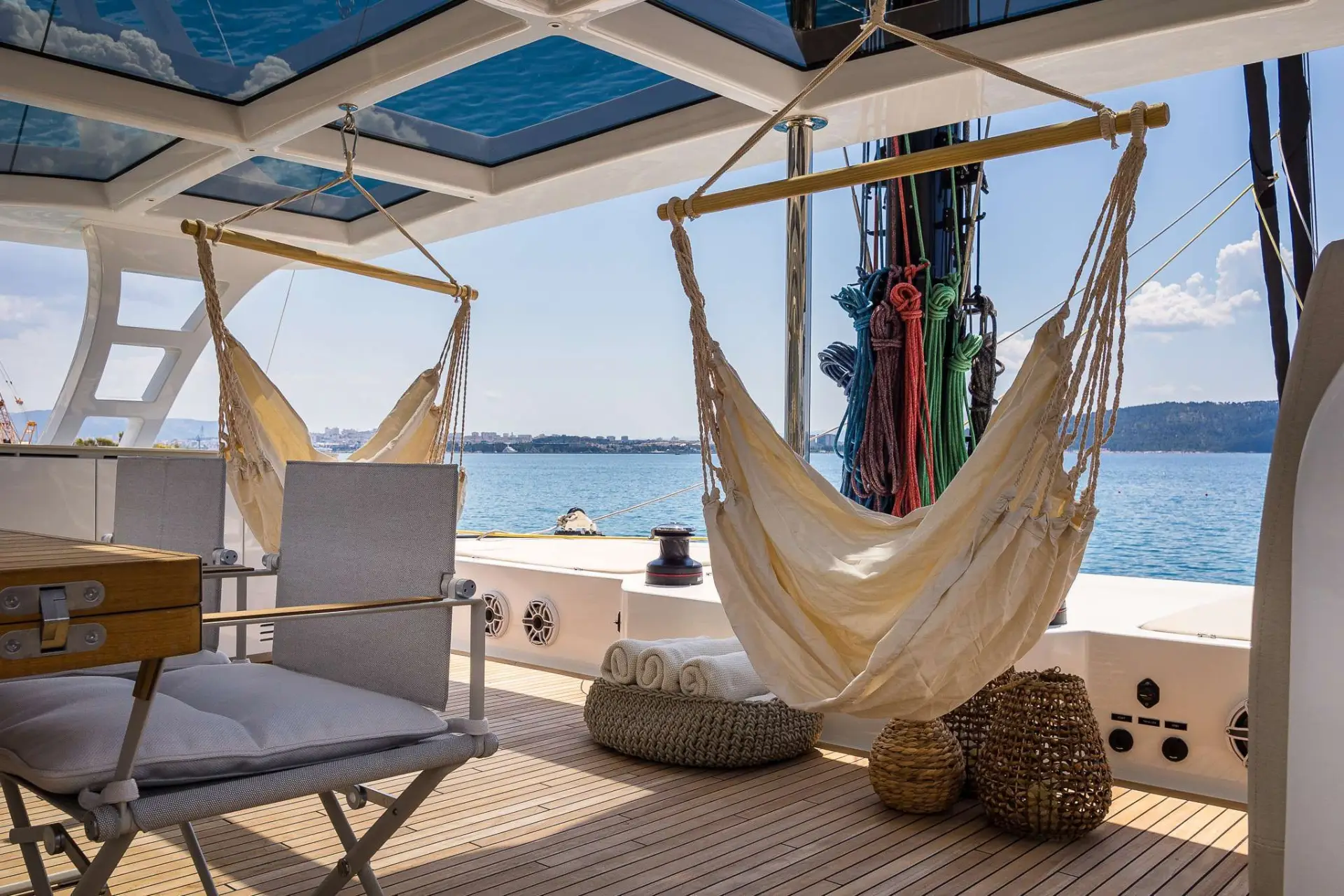 Sunreef 60 SEA DREAMS – foredeck hammocks