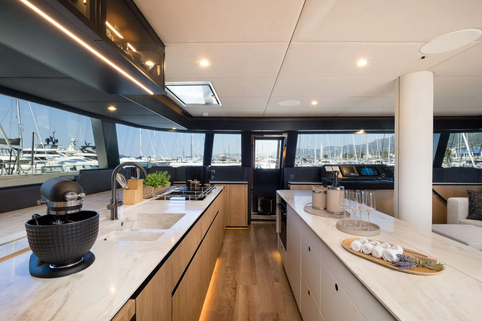 Sunreef 60 SEA DREAMS – saloon and galley