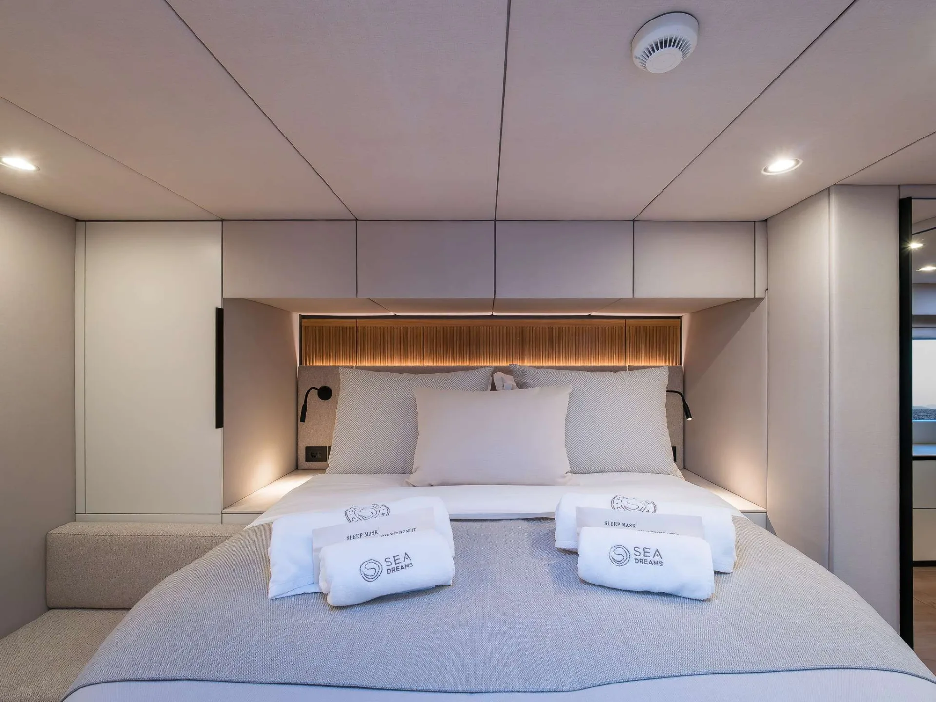 Sunreef 60 SEA DREAMS – guest cabin