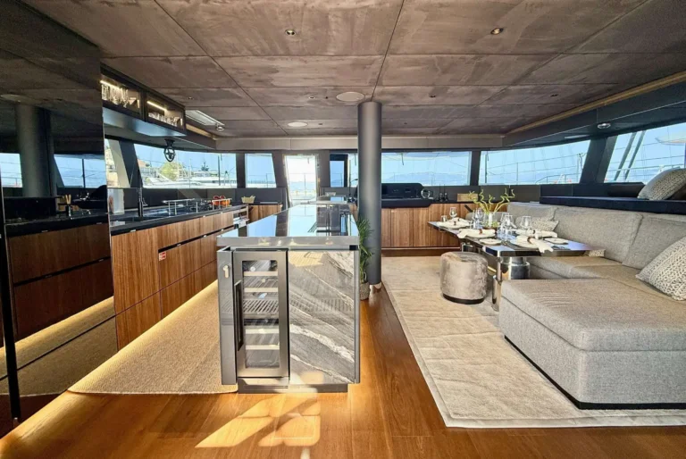 Sunreef 60 SERENITY – Saloon and galley