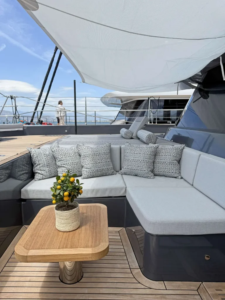Sunreef 60 SERENITY – Lounge seating