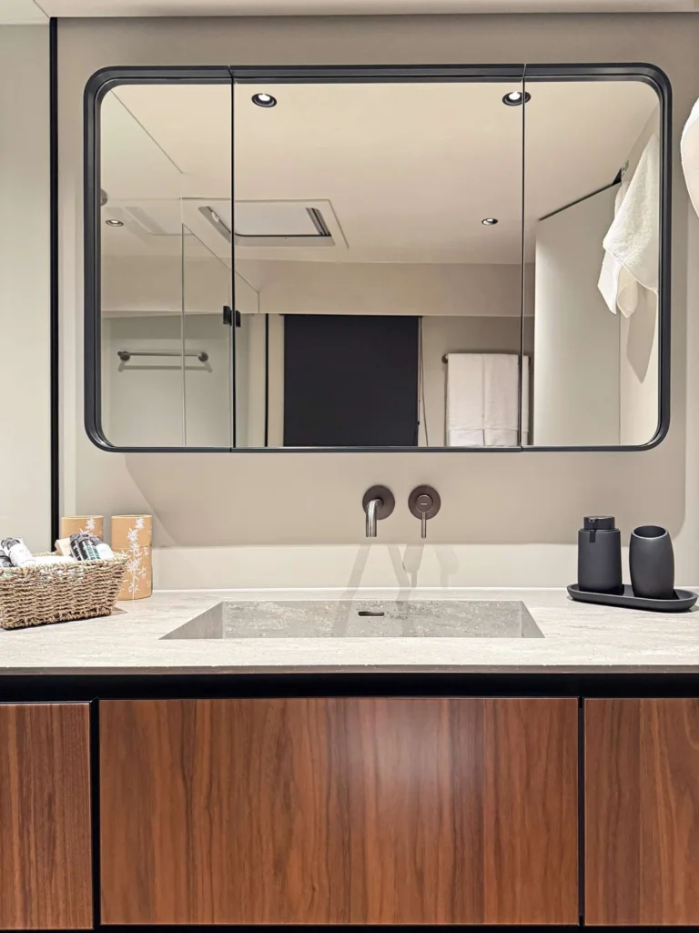 Sunreef 60 SERENITY – Bathroom vanity