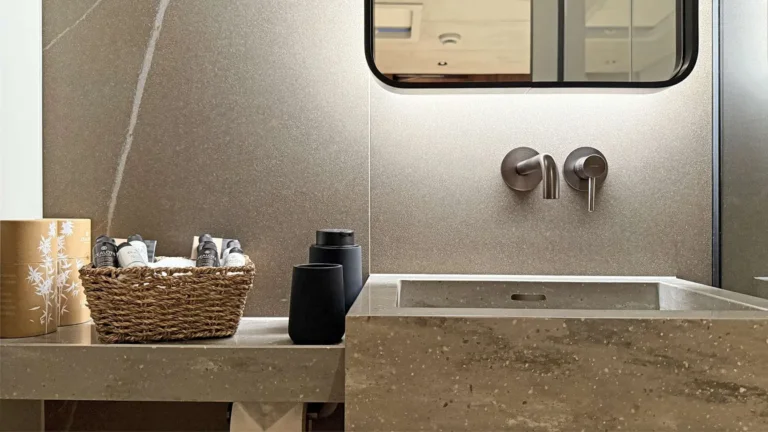 Sunreef 60 SERENITY – En-suite bathroom