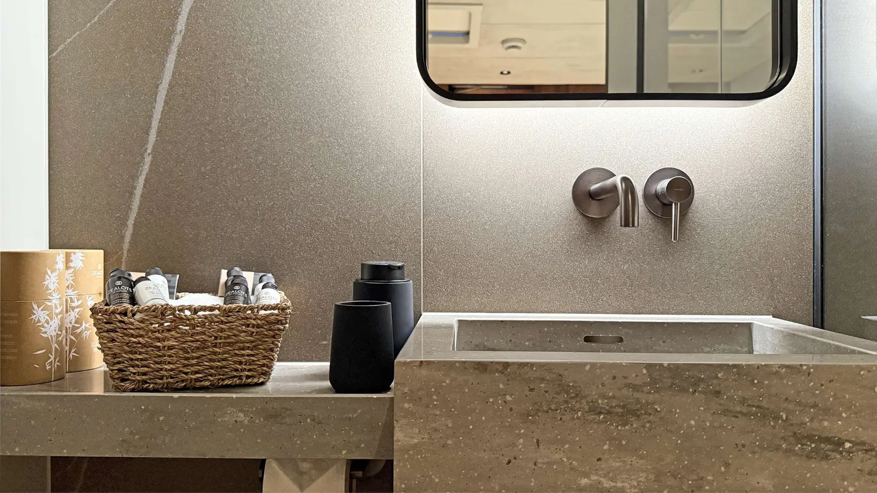 Sunreef 60 SERENITY – En-suite bathroom