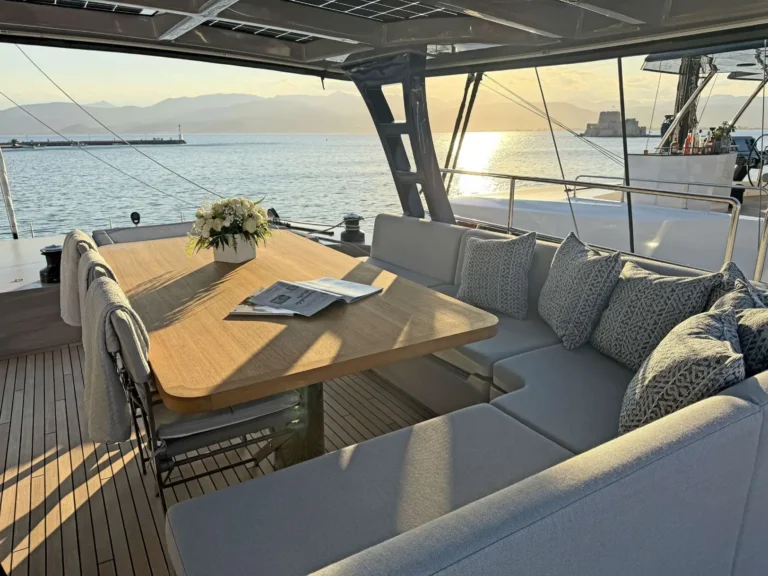Sunreef 60 SERENITY – Aft deck dining