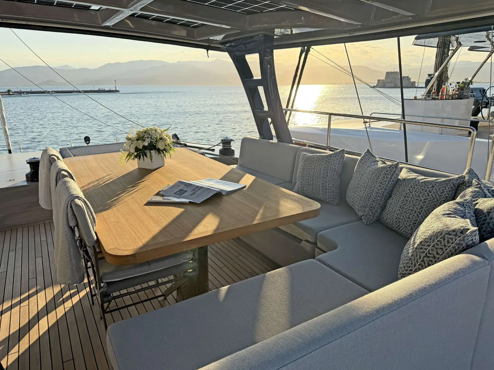 Sunreef 60 SERENITY – Aft deck dining