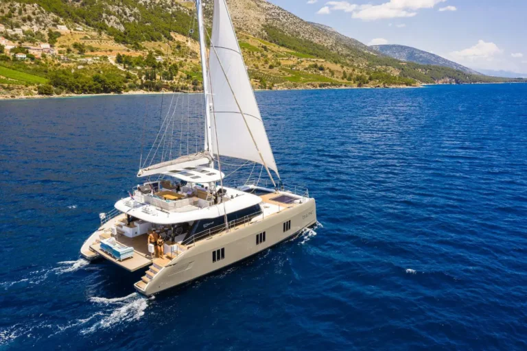 Sunreef 60 VULPINO – under sail