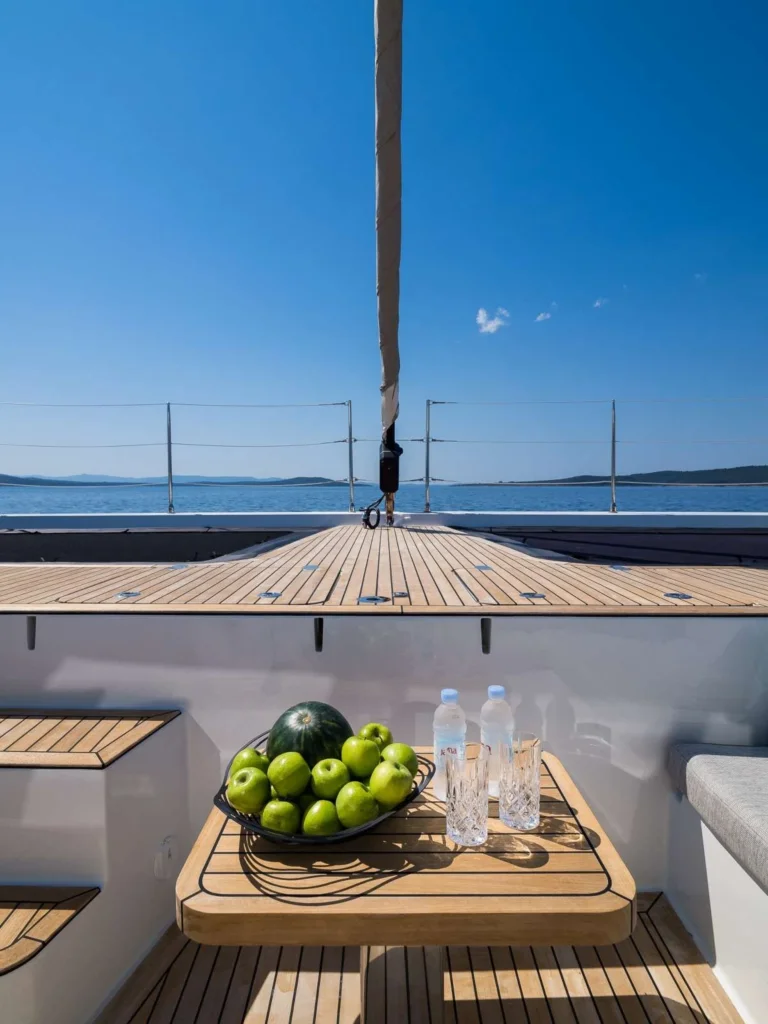 Sunreef 60 VULPINO – foredeck