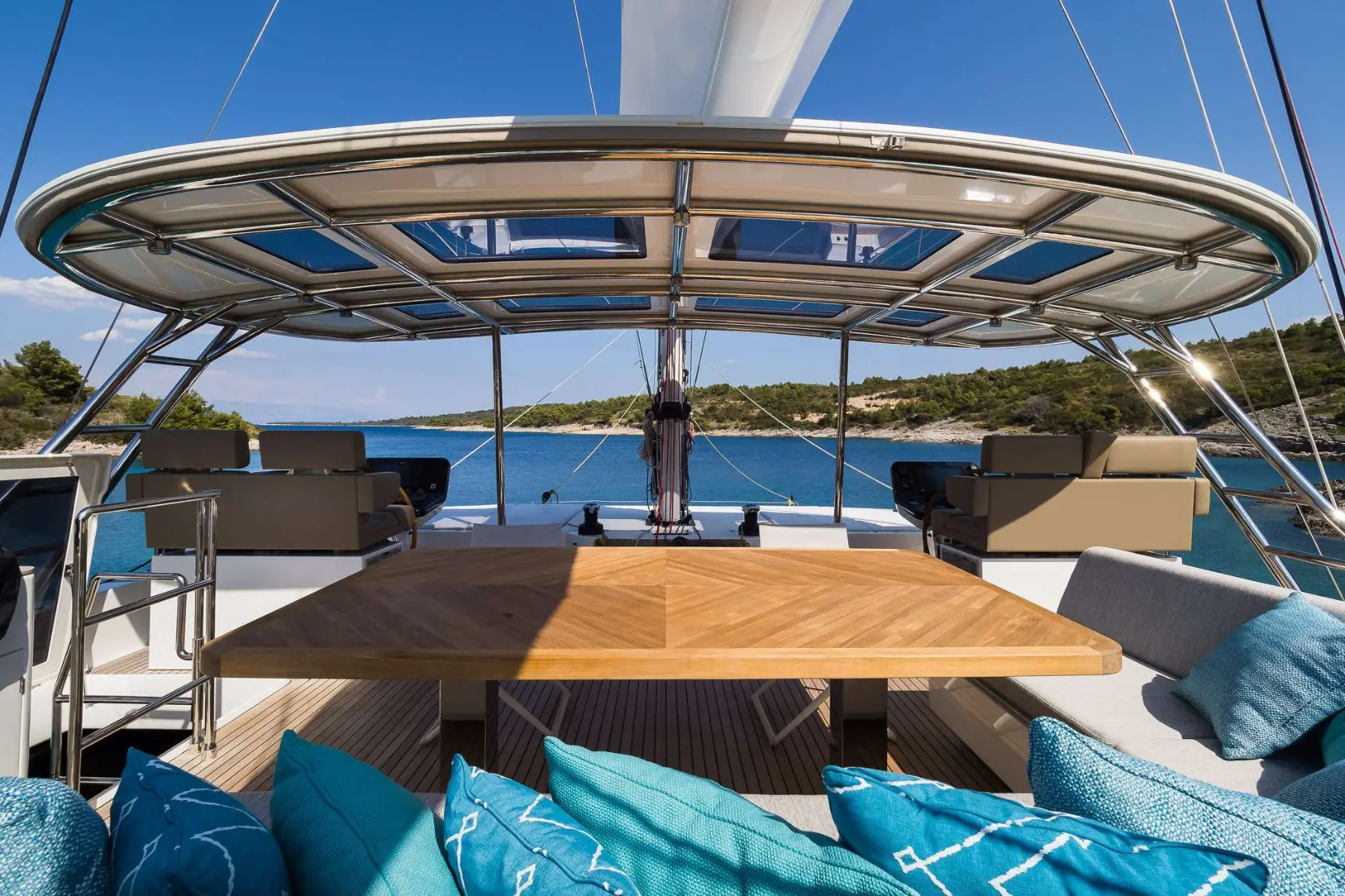 Sunreef 60 VULPINO – flybridge lounge