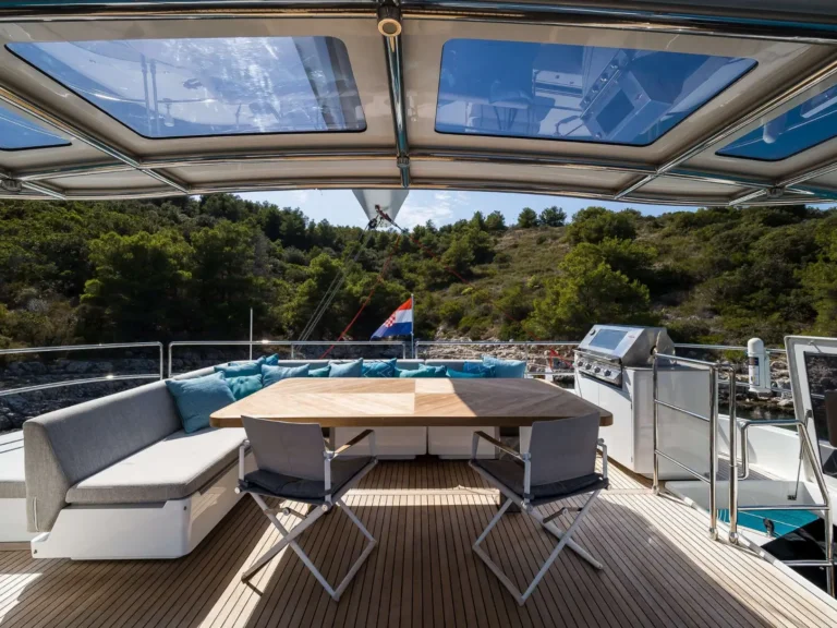 Sunreef 60 VULPINO – cockpit lounge