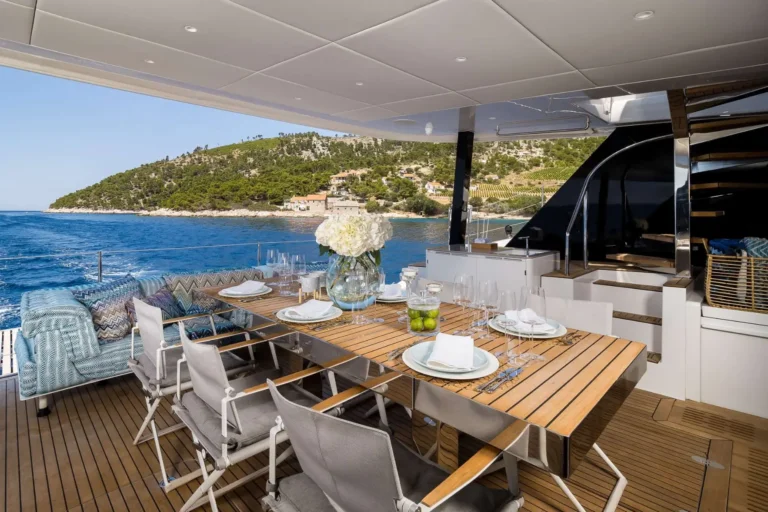 Sunreef 60 VULPINO – aft dining