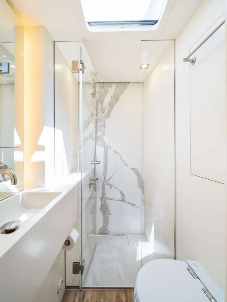 Sunreef 60 VULPINO – bathroom
