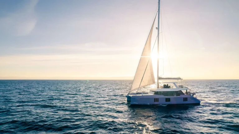 Sunreef 70 AGATA BLU – Under sail at sunset