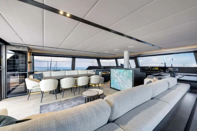 Sunreef 70 AGATA BLU – Saloon lounge and dining