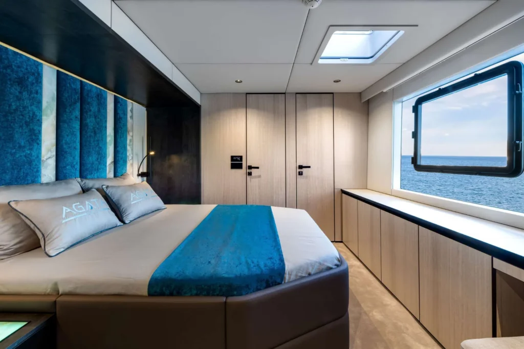 Sunreef 70 AGATA BLU – VIP cabin