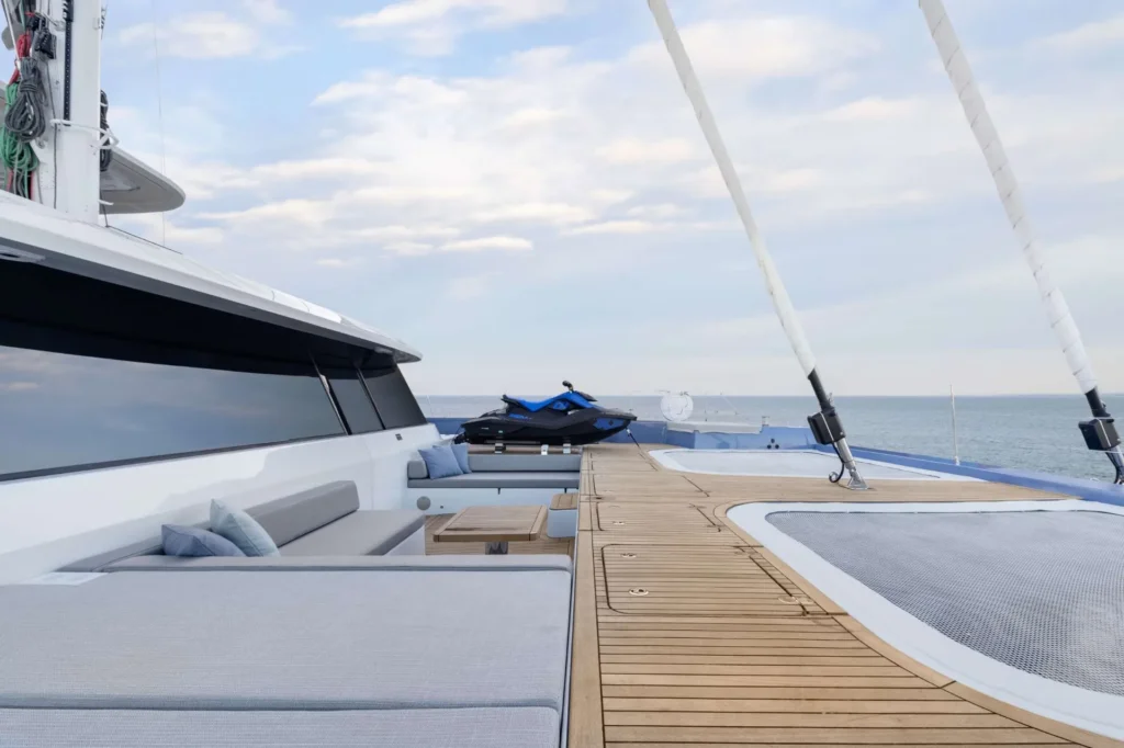Sunreef 70 AGATA BLU – Foredeck lounge
