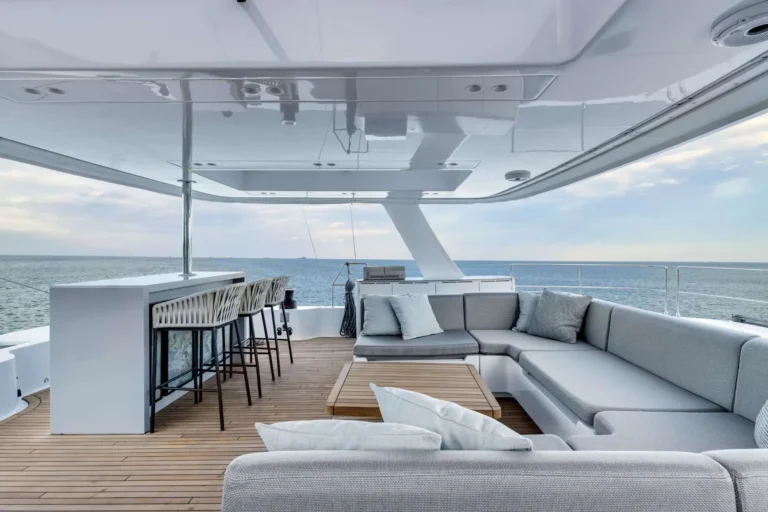 Sunreef 70 AGATA BLU – Flybridge bar