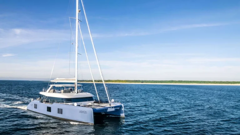 Sunreef 70 AGATA BLU – Under way